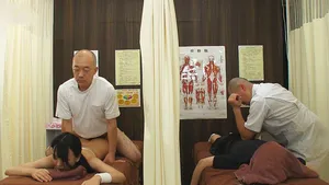 Dẫn em ghệ đi mát-xa rồi bị chịch cạnh bên mà không hề hay biết