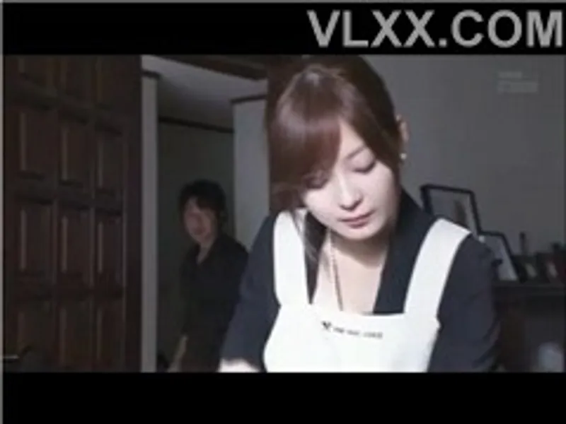 Chồng đi bàn việc làm ăn, vợ ở nhà bị người tình của chị gái cưỡng hiếp