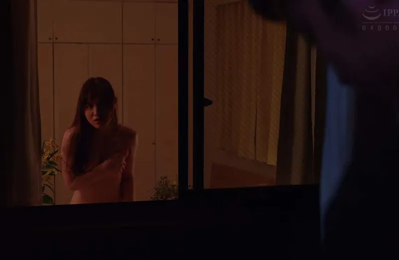 Em hotgirl cạnh nhà anh xã chồng nhà cạnh bên thường xuyên thay đồ ở ngay cửa sổ